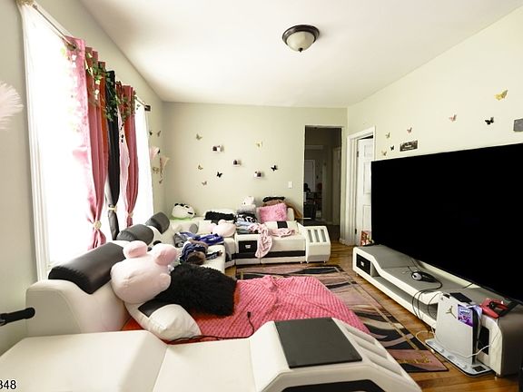 5th image of 58 11Th Ave