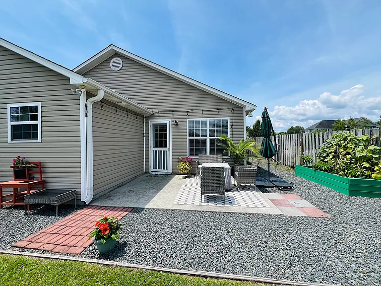 522 Foxfield Ct — Photo 2