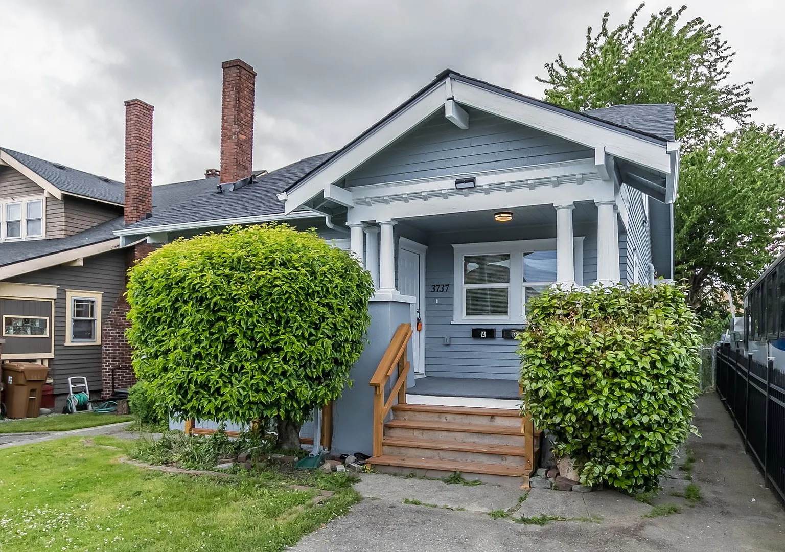 Adorable home with 3 Units in Tacoma — Photo 1