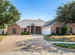 10801 Eagle Ct, Benbrook, TX 76126