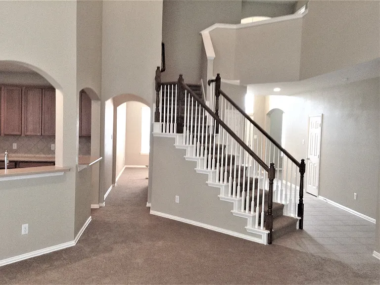554 Kerry St — Photo 5
