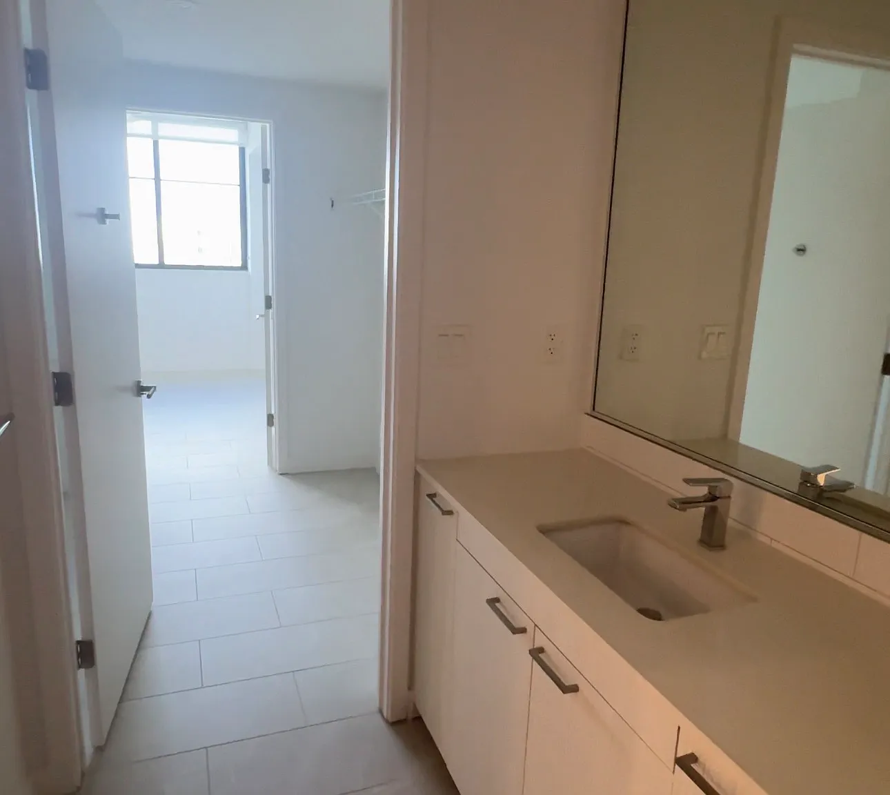 1 bed, 754 sqft, $2,656 — Photo 4