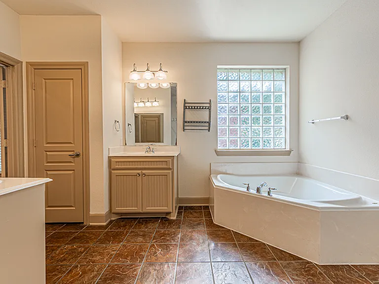 15097 Blakehill Dr — Photo 32