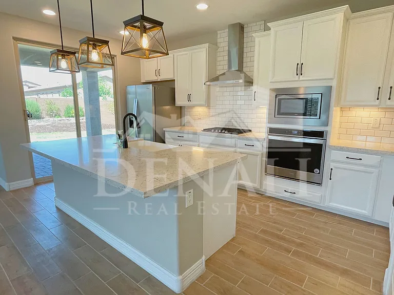 13648 N 144th Dr — Photo 10