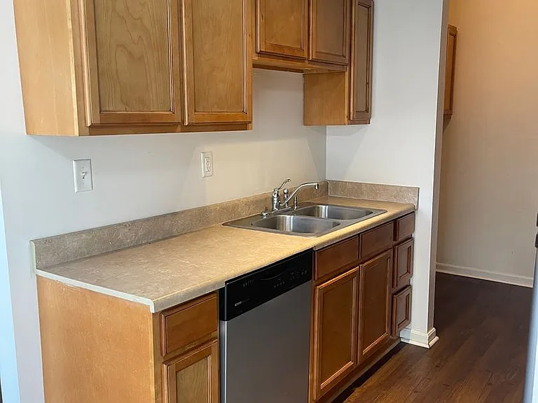 257 University Dr #2 — Photo 7
