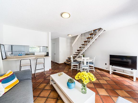 5th image of 798 Crandon Blvd APT 25-C