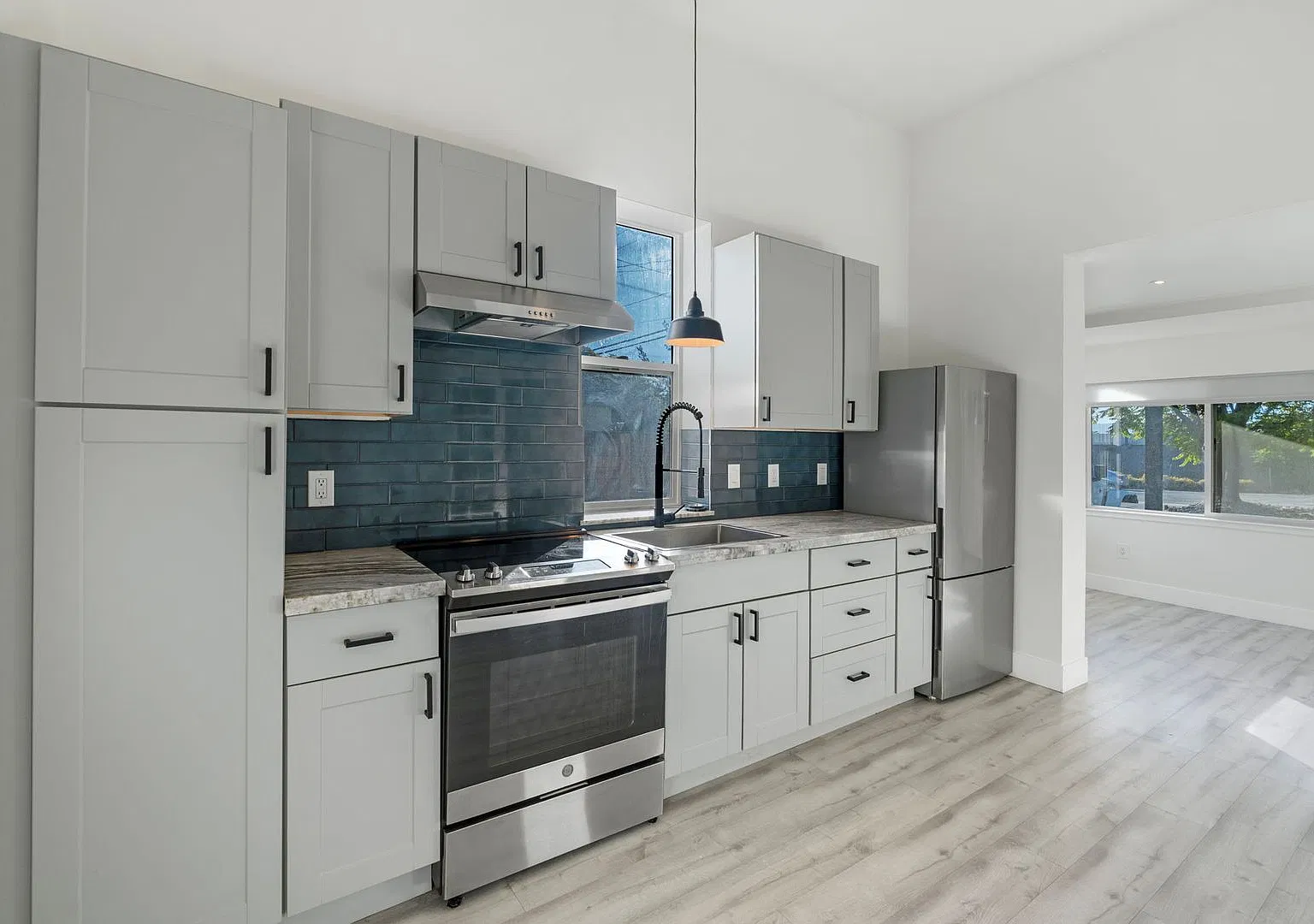 903 W 7th Street — Photo 1