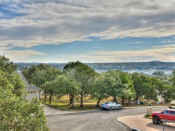 4th image of 202 Pinehurst Cir