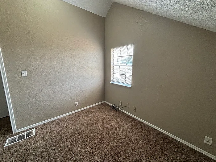 1318 E Pine Ave — Photo 17