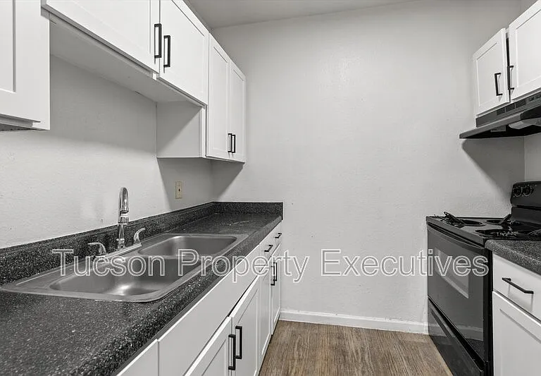 319 E Mohave Rd #206 — Photo 2
