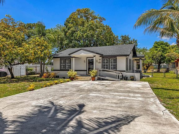3rd image of 2851 NW 106th St