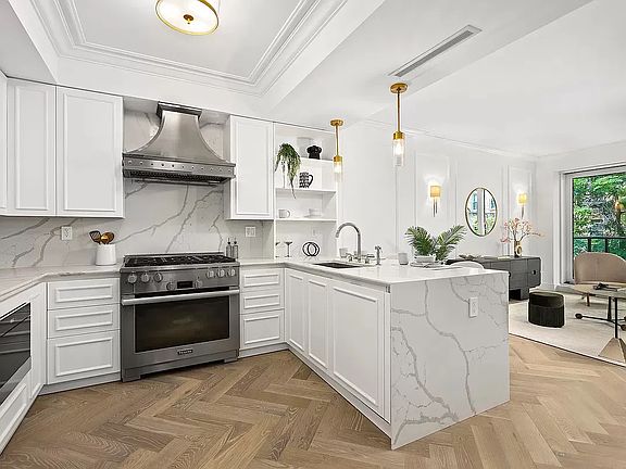 4th image of 333 E 82nd St #3A
