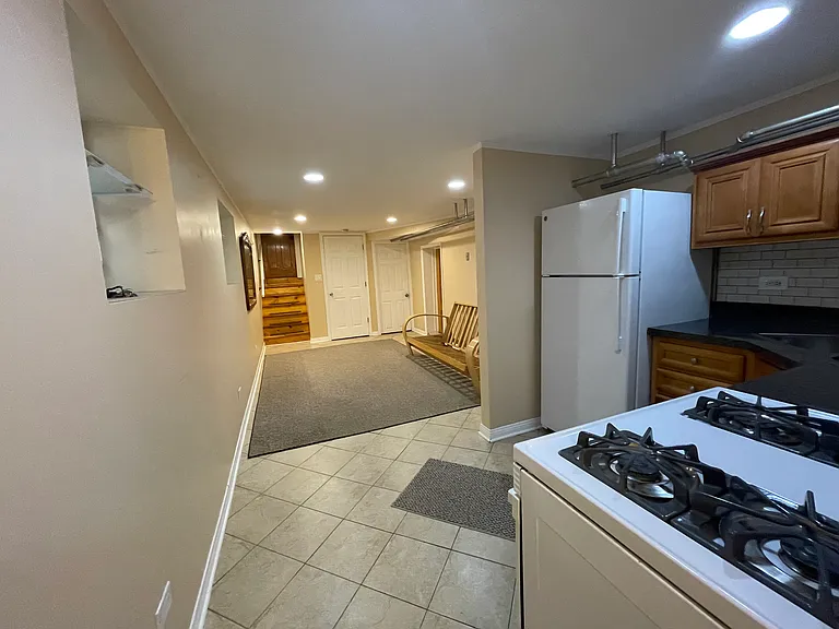 4021 W Barry Ave #G — Photo 5