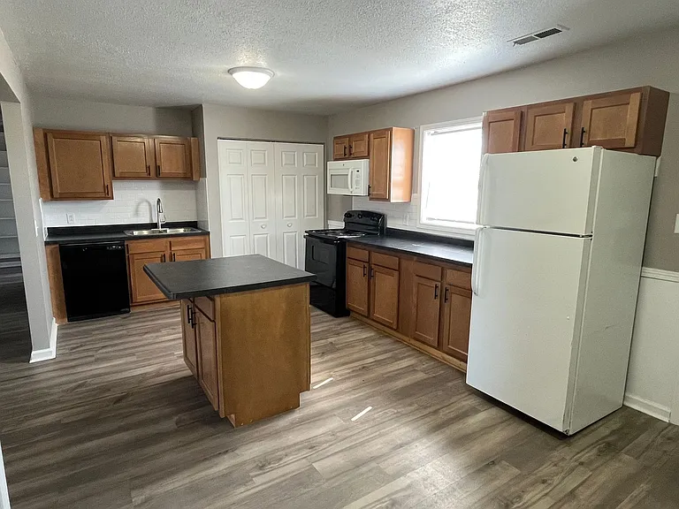 624 Kimberton Dr — Photo 4