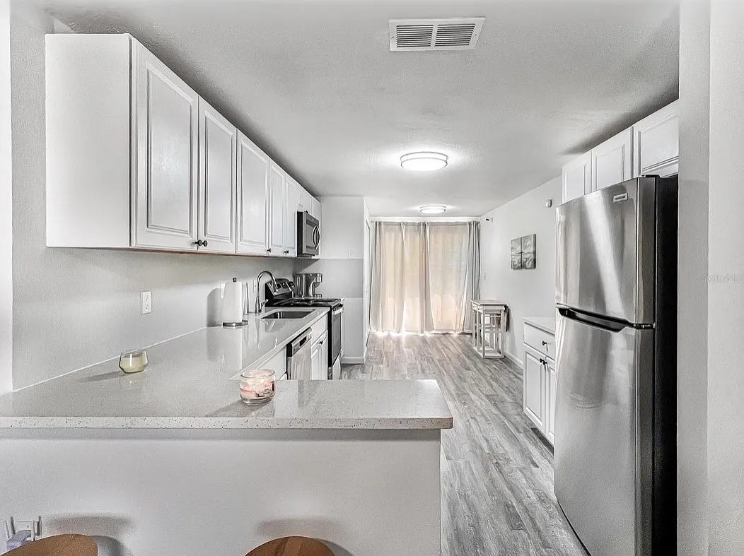 2 bed, 1100 sqft, $1,700 — Photo 1