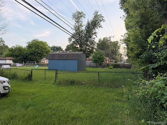 2nd image of 5775 N Dowling St