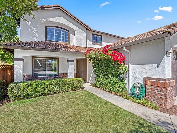 2nd image of 15390 La Arboleda Way