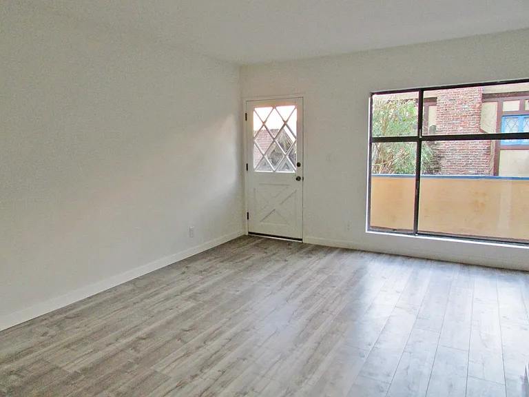 11511 Rochester Ave #11 — Photo 8