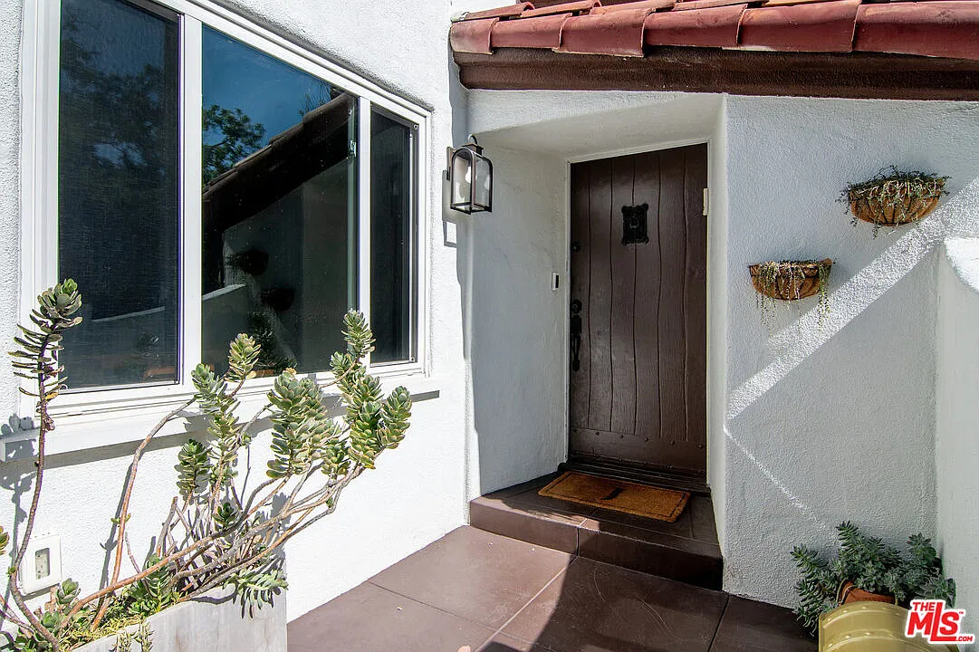 4 bed, 3.5 bath, 2242 sqft, $8,495 — Photo 4