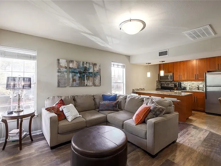 7685 Northcross Dr #125 — Photo 4