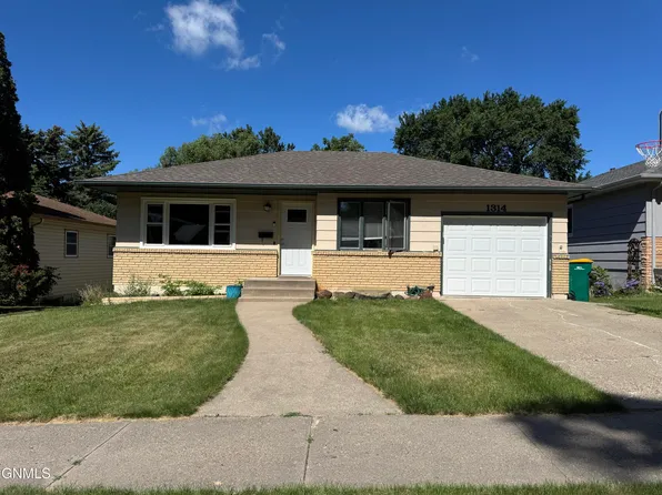 1314 N 17th St, Bismarck, ND 58501
