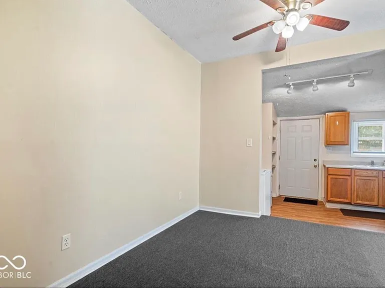 409 W Wiley St — Photo 6