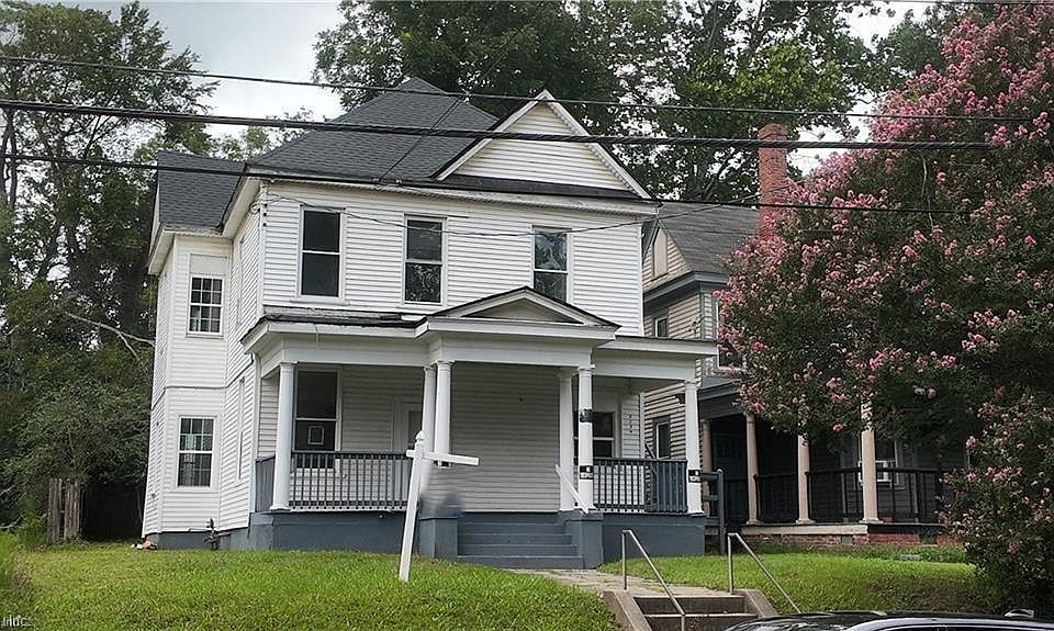 1st image of 223 Clay St