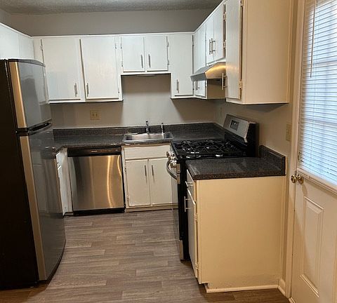 4th image of 3227 Highpoint Ct