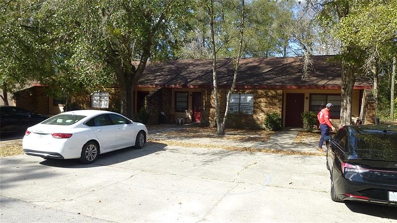 1st image of 3811 NE 41st St #C
