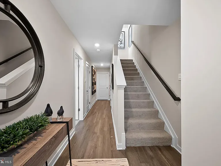 383 Eclipse St — Photo 5
