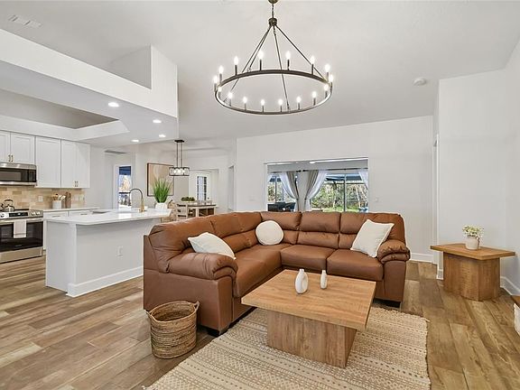 5th image of 2513 N Valrico Rd