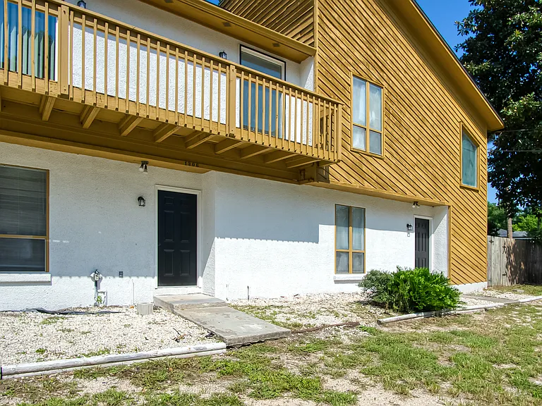 1304 E Magnolia Cir #1306 — Photo 2