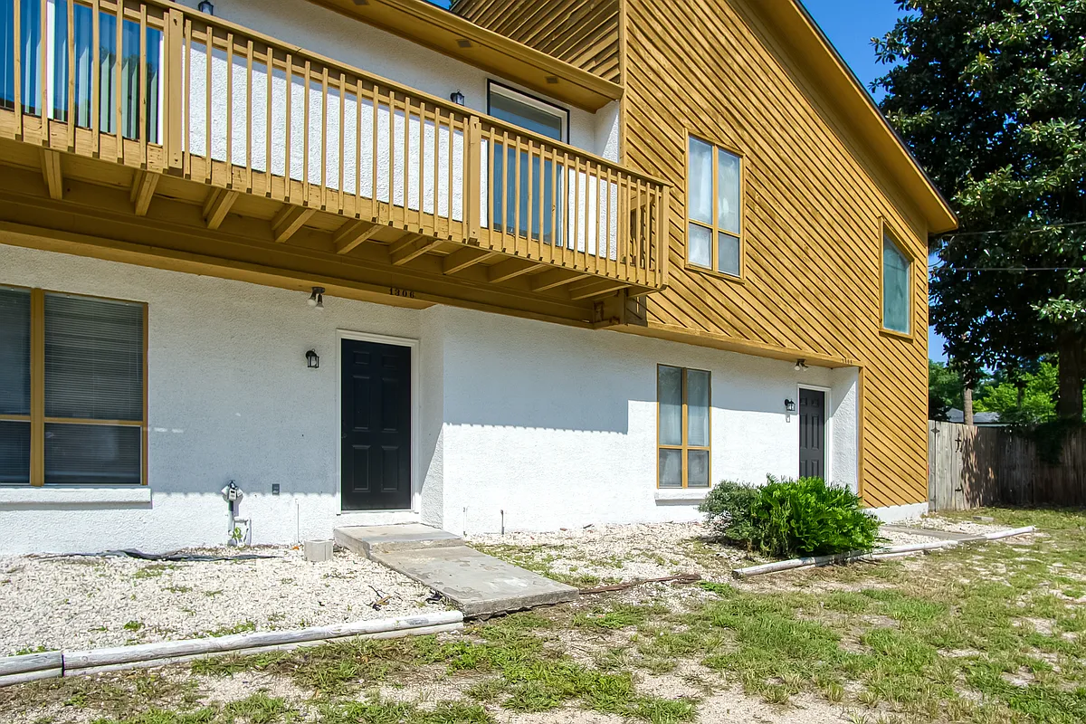 Building Photo - 1304 E Magnolia Cir #1306