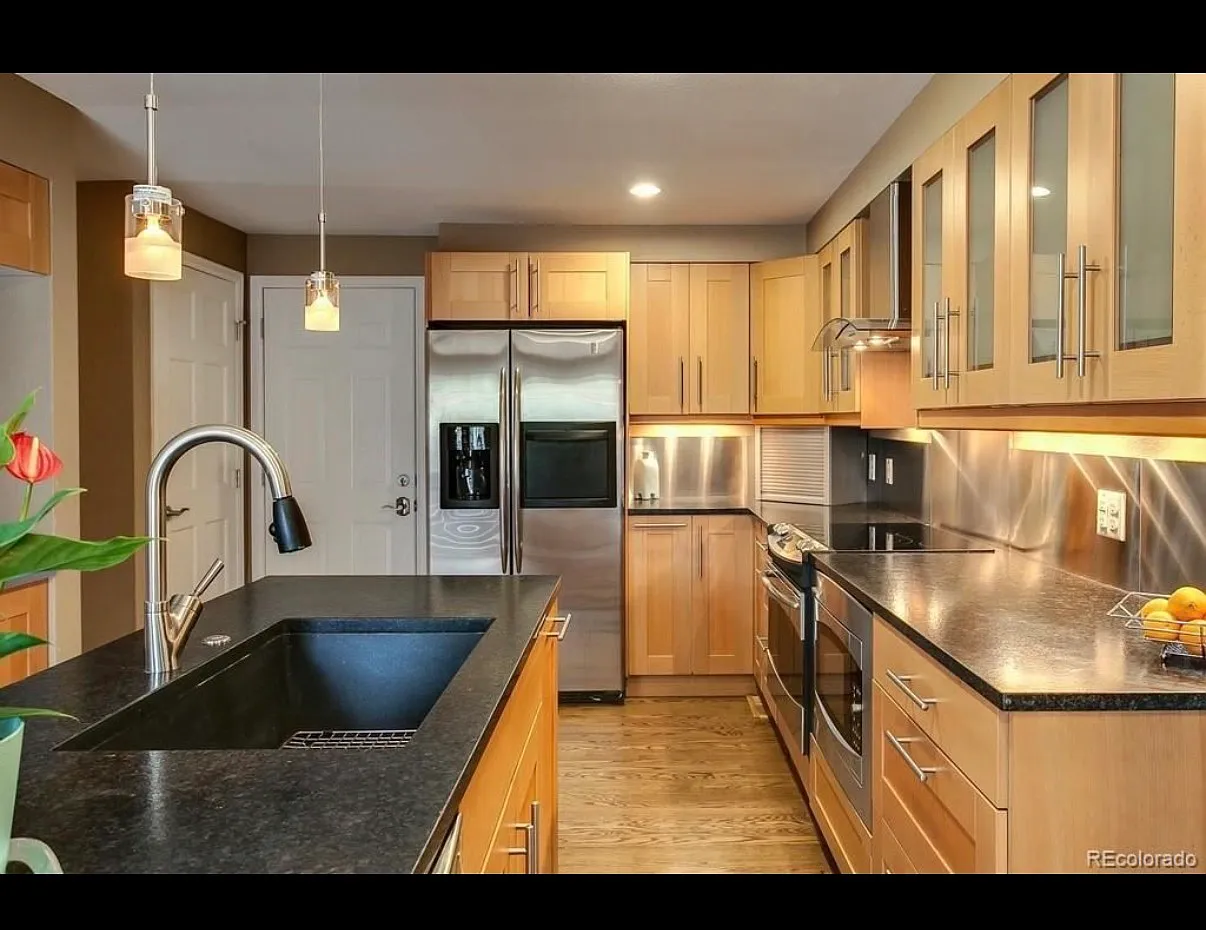 4 bed, 3.5 bath, 2512 sqft, $3,100 — Photo 3