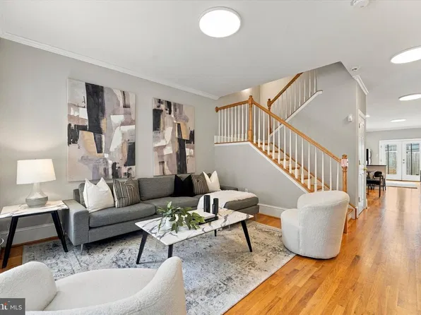 1922 Carpenter St, Philadelphia, PA 19146