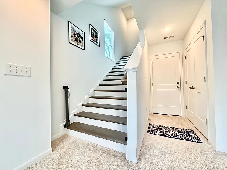 1947 Robin Hill Ln — Photo 9