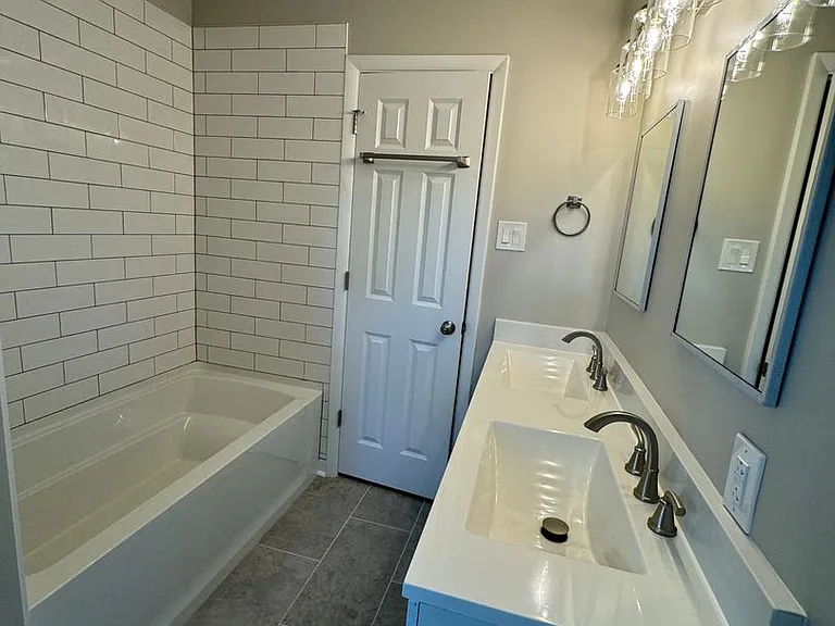 1002 S Main St — Photo 12