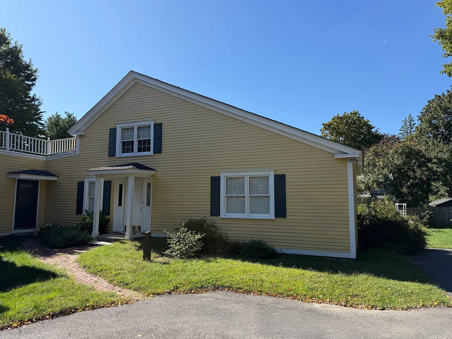 1 bed, 1.0 bath, 1135 sqft, $2,400 — Photo 1