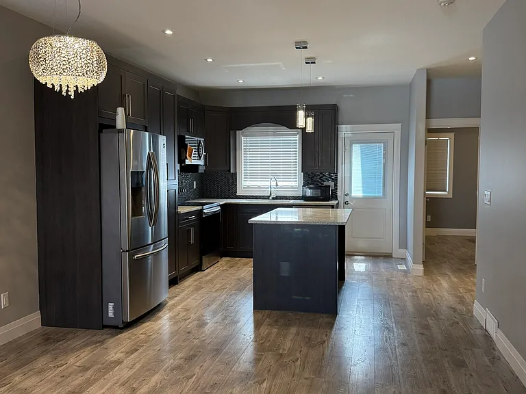 208 Barrett St — Photo 2