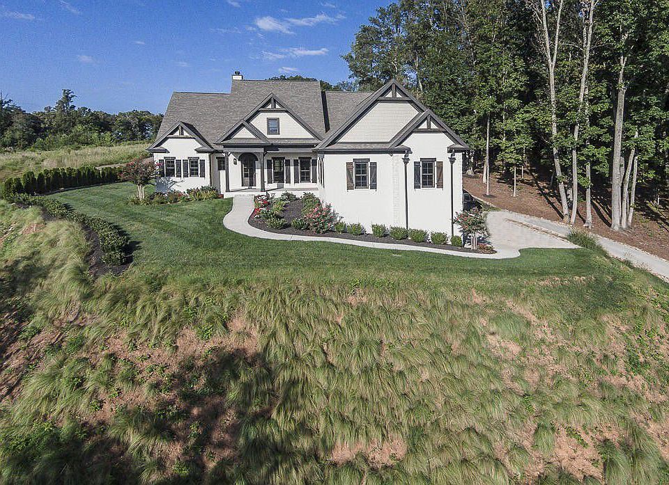 1st image of 615 Oak Cove Ln