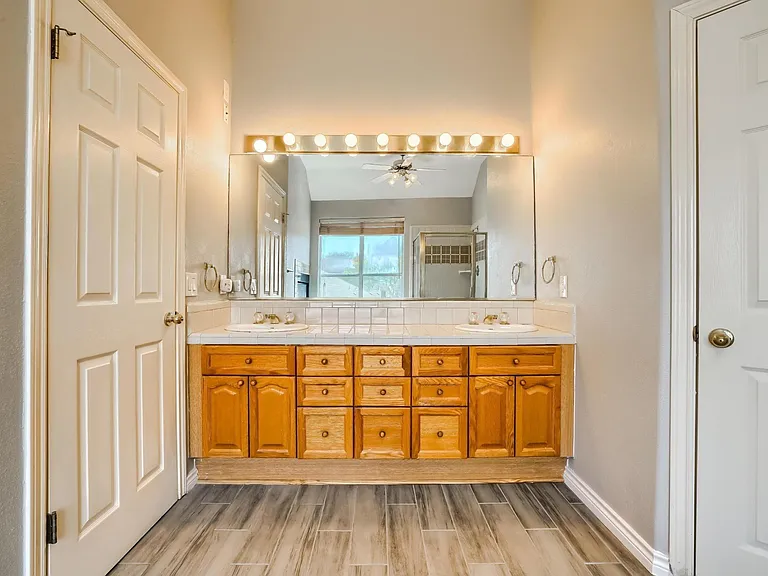 9904 Mariah Cv — Photo 17