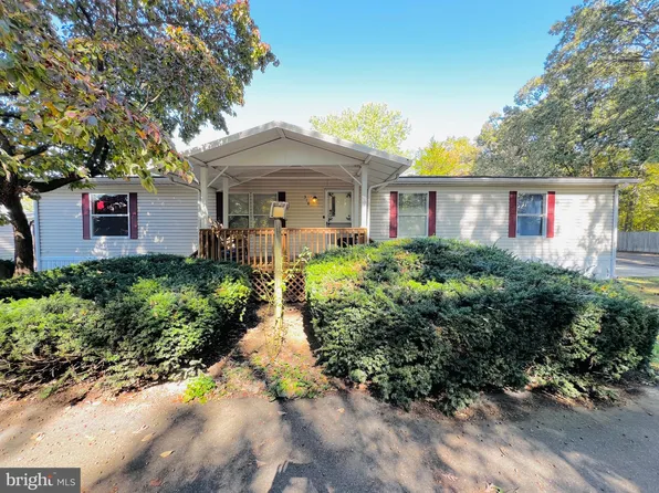 318 Ella Dr, Lothian, MD 20711