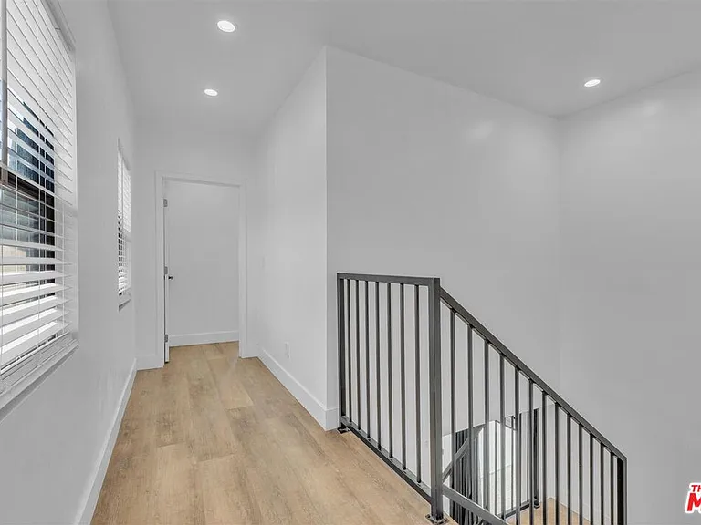 14121 Califa St — Photo 36