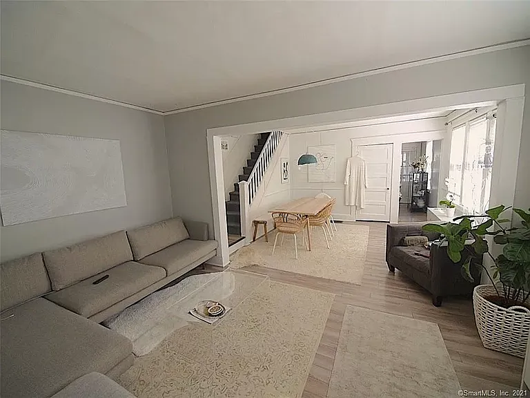 13 Park Ln — Photo 1