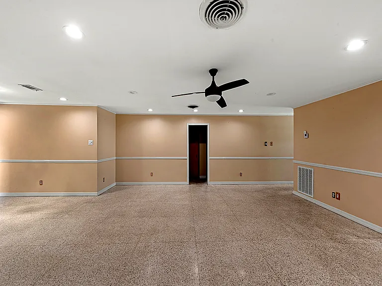 4505 Laplace St — Photo 13
