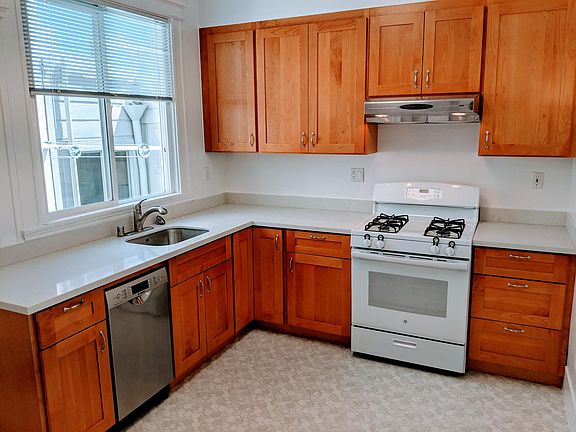 4th image of 2221 Larkin St APT 1