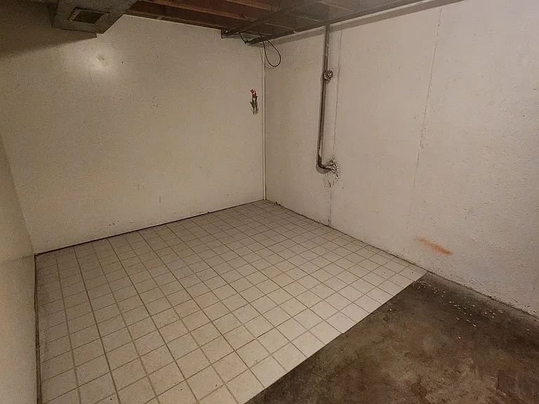 1310 E North St #24 — Photo 12
