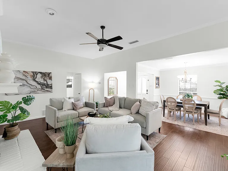 2600 Summertree Dr — Photo 4