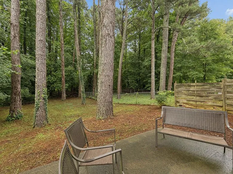 4930 Farmstead Ct NE — Photo 27