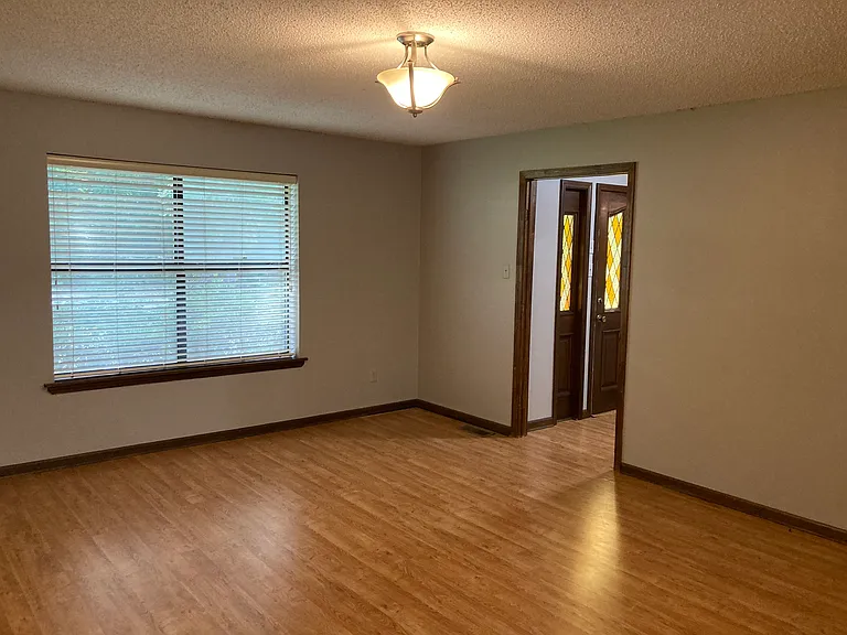 4601 Randolph Rd — Photo 7